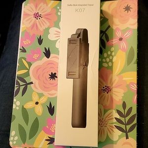 Remote Control Tripod/Selfie Stick - K07